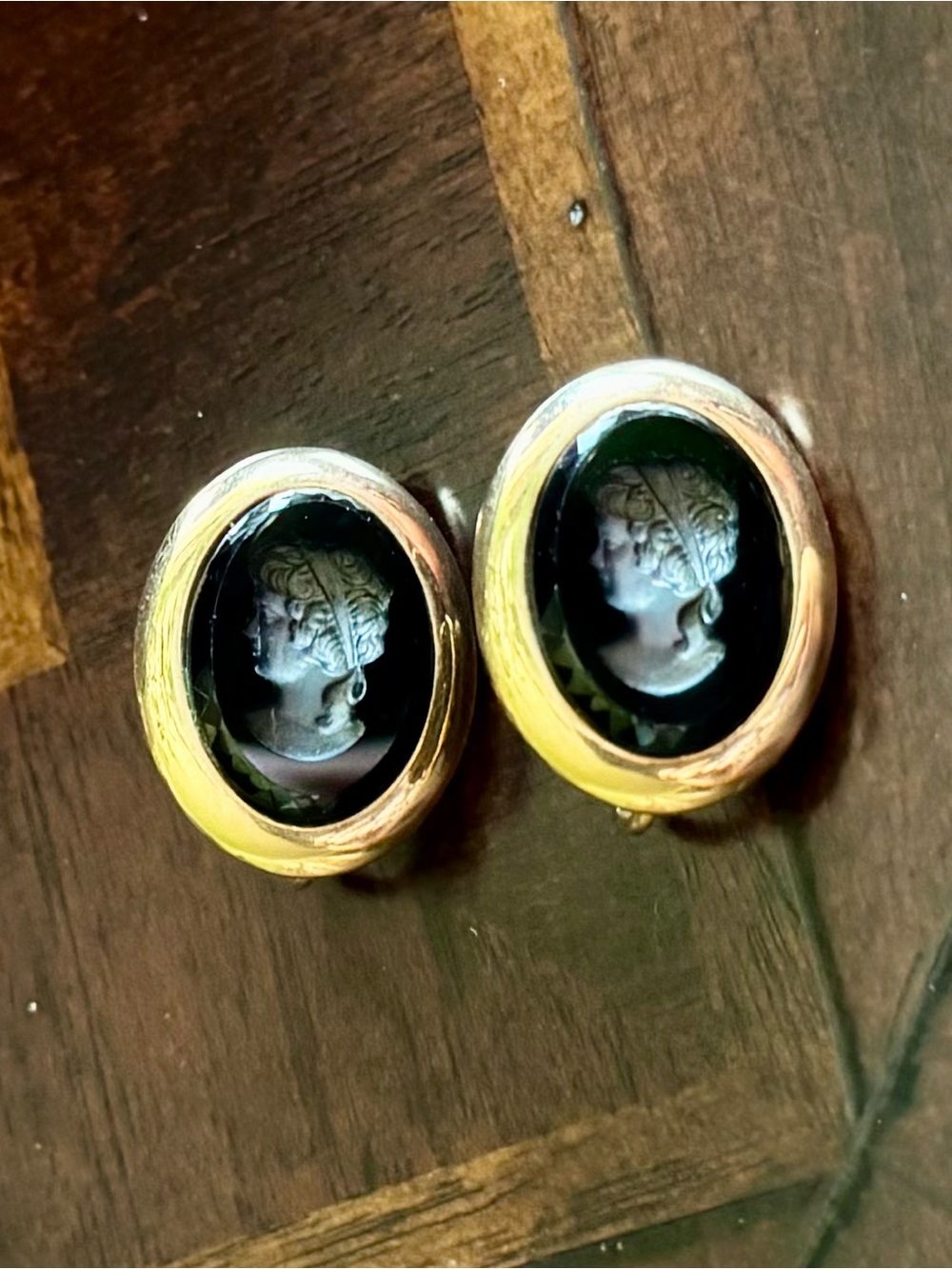 Sarah Coventry Vintage Black Cameo Clip-On Earrings Gold Tone